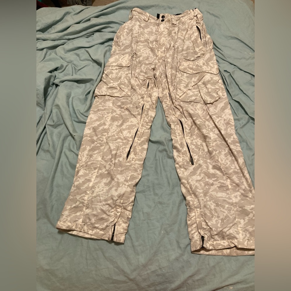 Obermeyer ski pants white cargo. Size small.